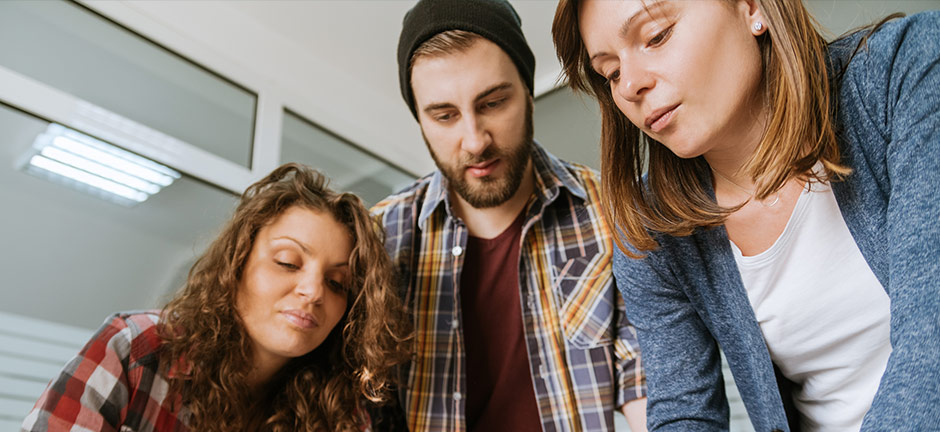 Σε ποιον εμπιστεύεσαι τα κλειδιά της διαδικτυακής σου προβολής